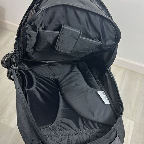 Samsonite Black And Gray Padded Zipper Pockets Travel Backpack - Picture 4 of 9